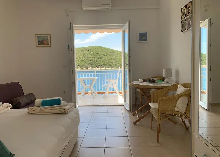 Studio Apartments More *