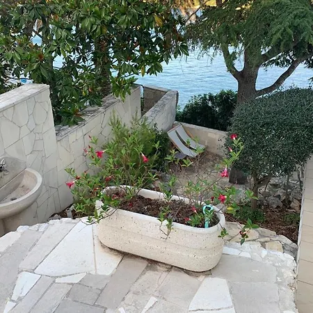 Studio Apartments More アパート *