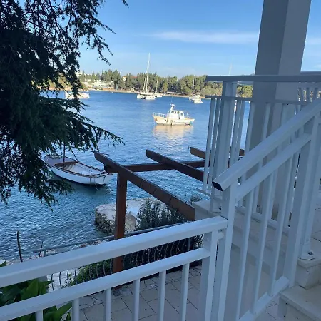 Studio Apartments More コルチュラ