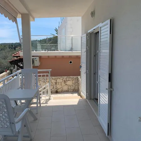 Studio Apartments More *