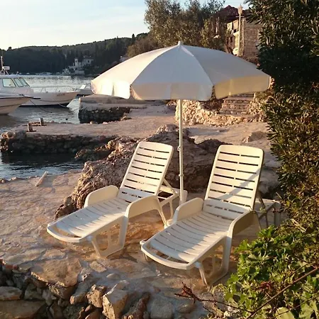 Studio Apartments More アパート